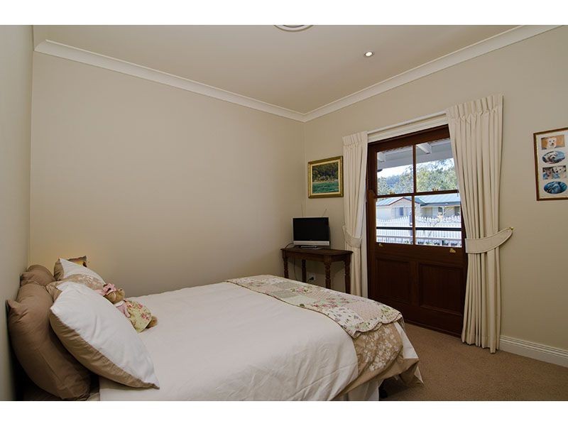 25 Mountain View Crest, Mount Nathan QLD 4211