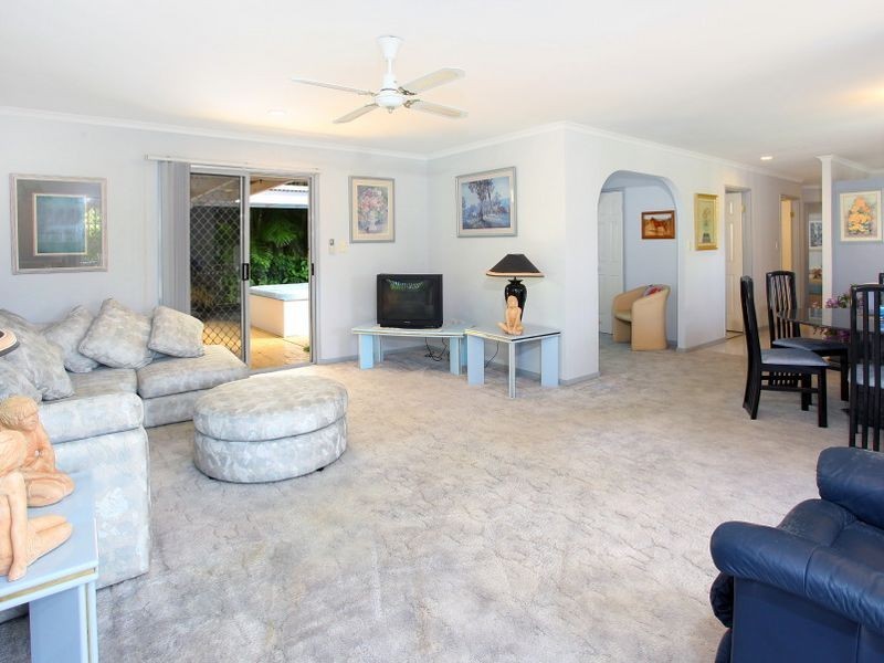 54 Paddington Drive, Carrara QLD 4211