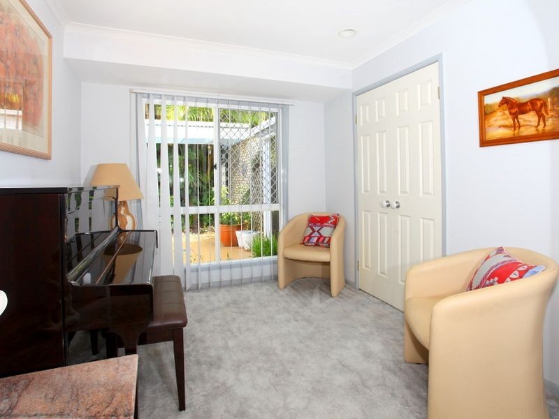 54 Paddington Drive, Carrara QLD 4211