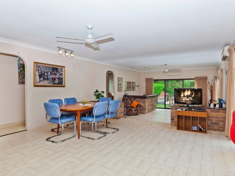 6 Harneil Place, Carrara QLD 4211