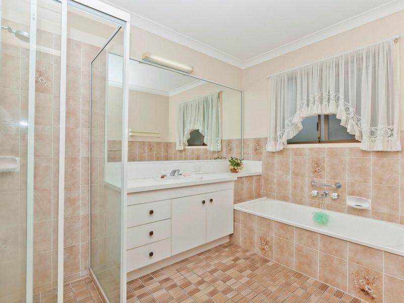 6 Harneil Place, Carrara QLD 4211