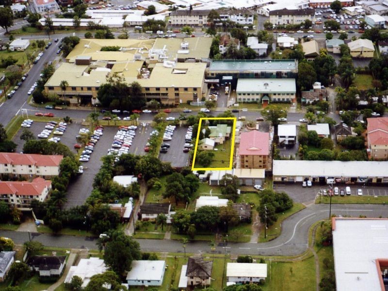 26 Spendelove Avenue, Southport QLD 4215