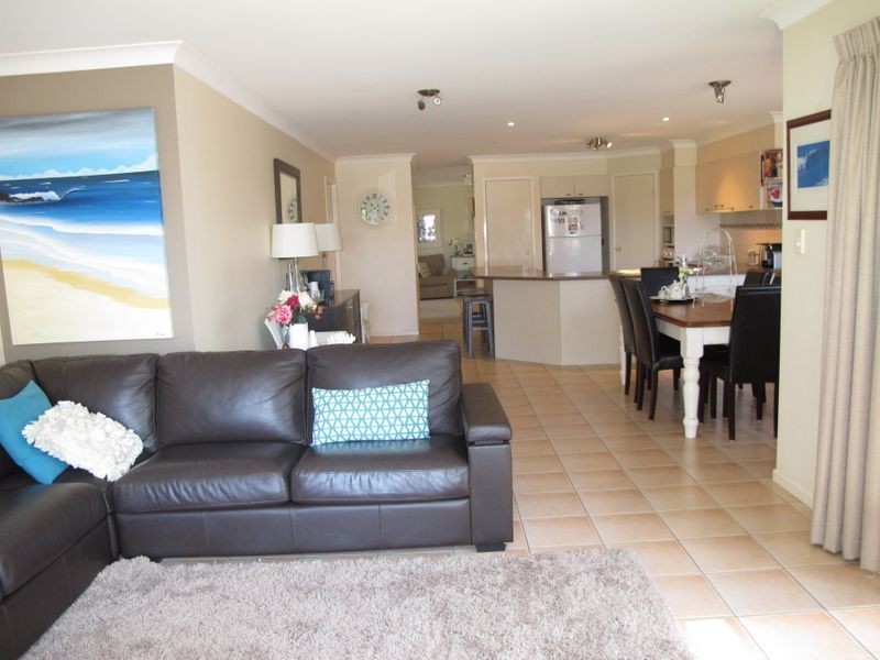 2 Calliandra Court, Carrara QLD 4211