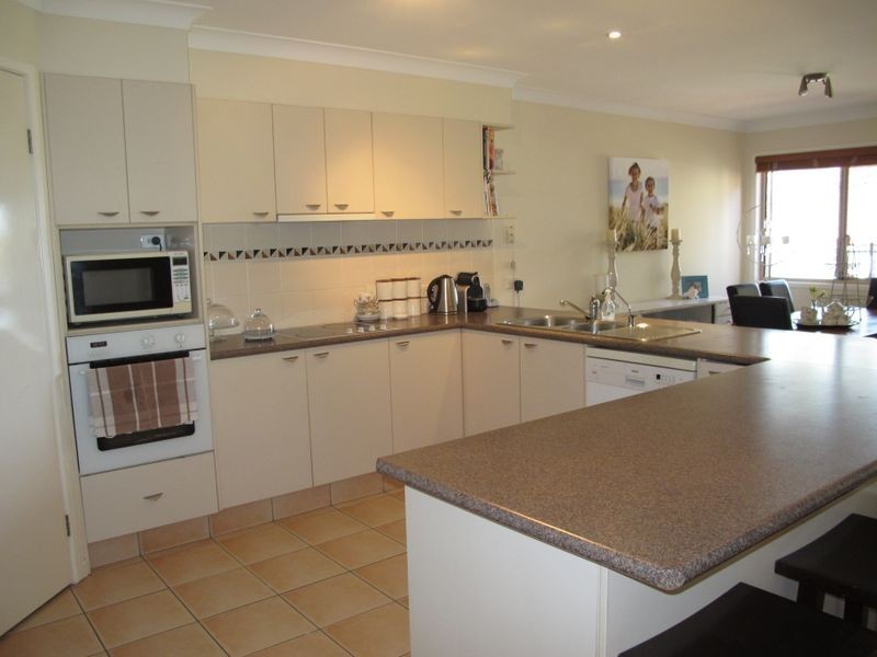 2 Calliandra Court, Carrara QLD 4211