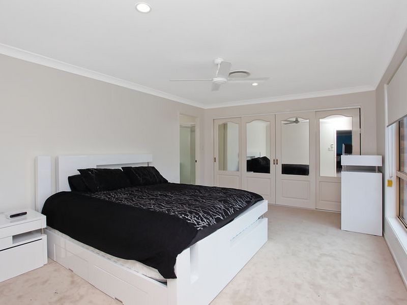 4 Bellavista Close, Highland Park QLD 4211