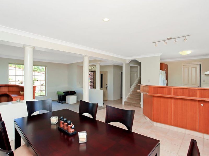 4 Bellavista Close, Highland Park QLD 4211