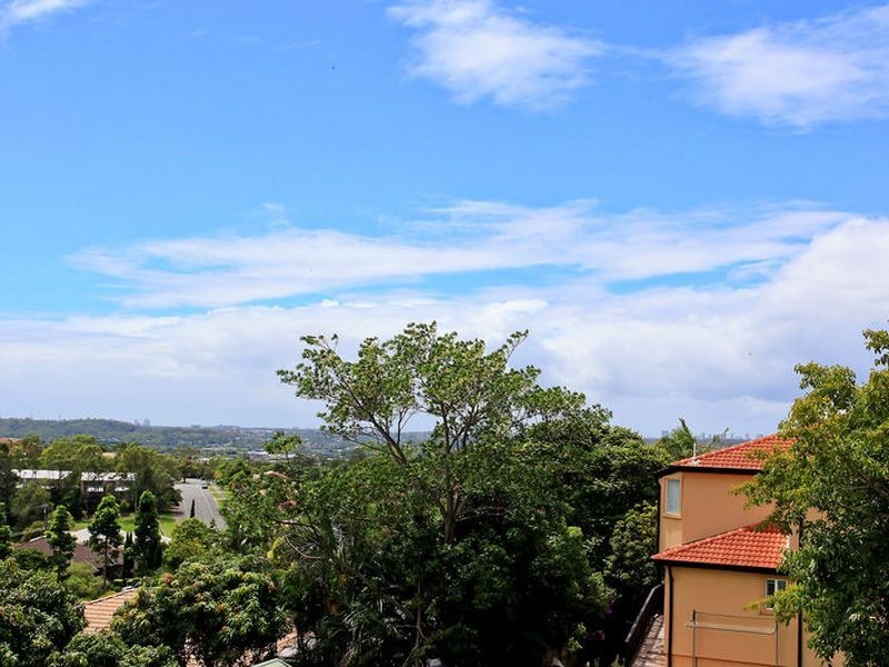 4 Bellavista Close, Highland Park QLD 4211