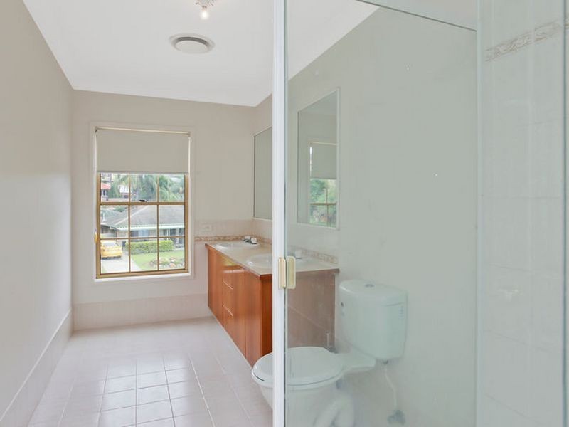 4 Bellavista Close, Highland Park QLD 4211