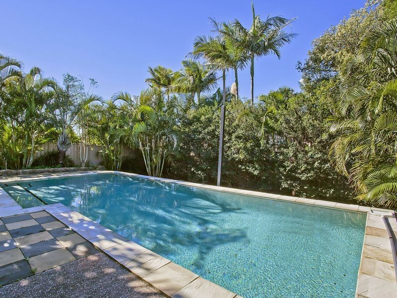 35 Wardoo Street, Southport QLD 4215