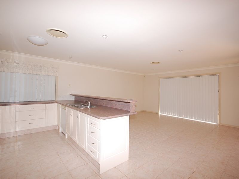 11 Fulmar Place, Burleigh Waters QLD 4220