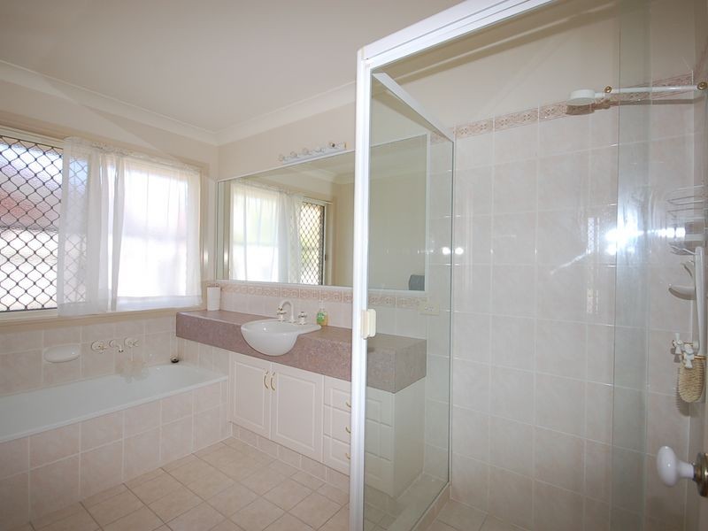 11 Fulmar Place, Burleigh Waters QLD 4220