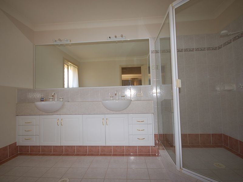 11 Fulmar Place, Burleigh Waters QLD 4220