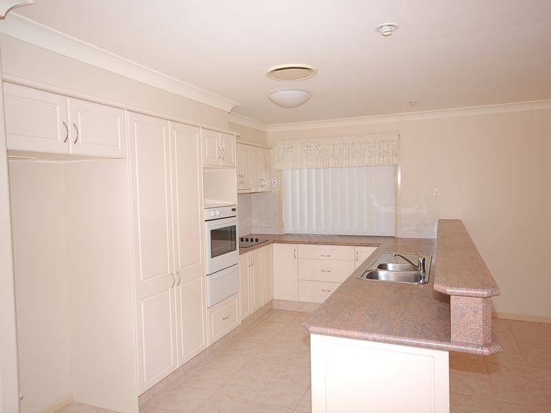 11 Fulmar Place, Burleigh Waters QLD 4220