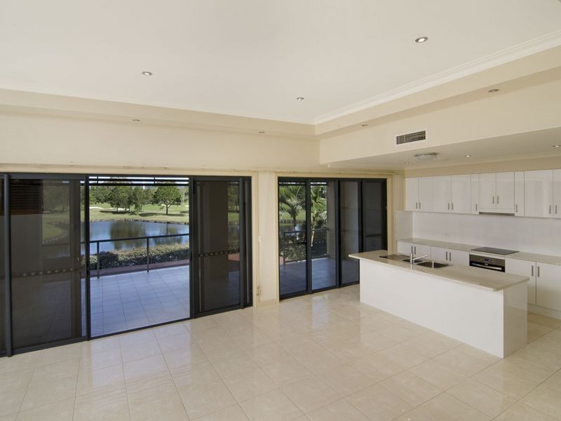 1034 Lakeview Terrace, Benowa QLD 4217