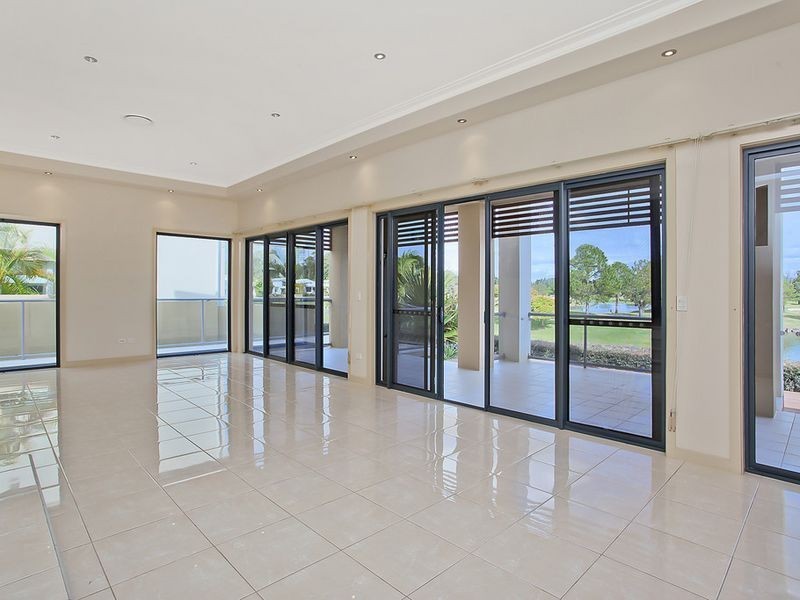 1034 Lakeview Terrace, Benowa QLD 4217