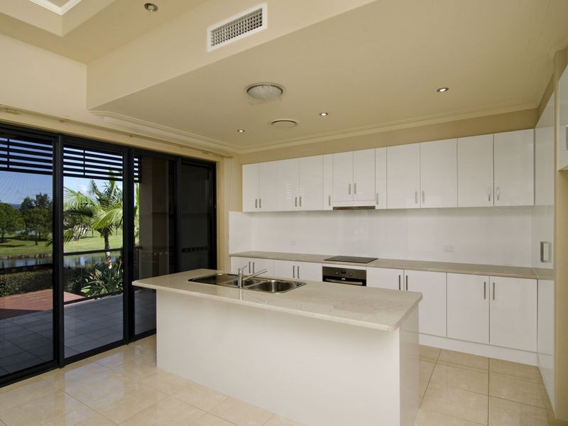 1034 Lakeview Terrace, Benowa QLD 4217