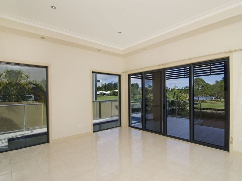 1034 Lakeview Terrace, Benowa QLD 4217