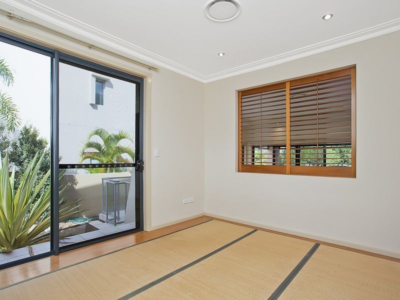 1034 Lakeview Terrace, Benowa QLD 4217