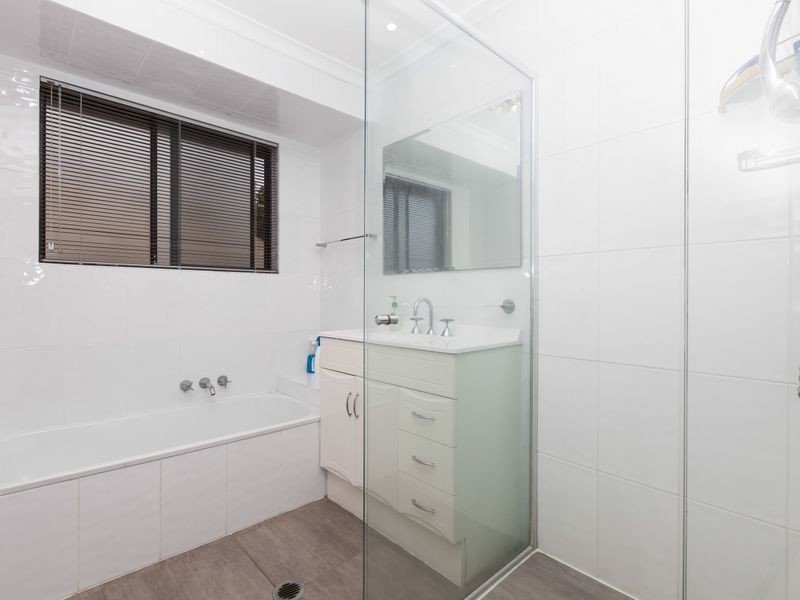 79 Alexander Drive, Highland Park QLD 4211