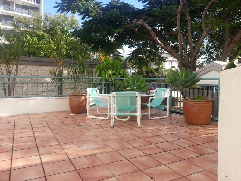 2/9 Stanhill Drive, Surfers Paradise QLD 4217