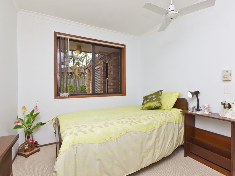 2/1 Wirth Terrace, Highland Park QLD 4211