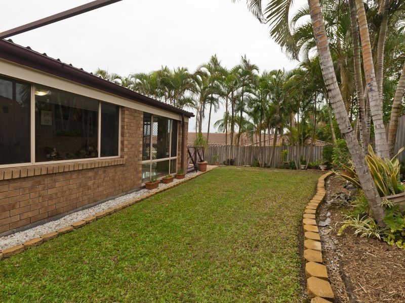 2/1 Wirth Terrace, Highland Park QLD 4211