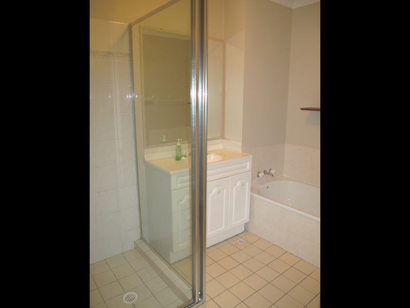 2/4 Bushmead Street, Nerang QLD 4211