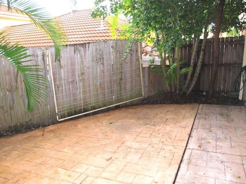 2/4 Bushmead Street, Nerang QLD 4211