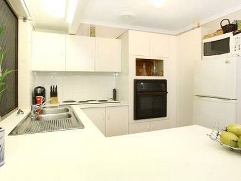 2/4 Gumbeel Court, Highland Park QLD 4211