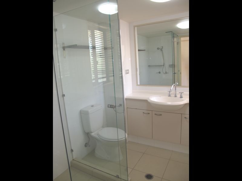 2/9 Stanhill Drive, Surfers Paradise QLD 4217