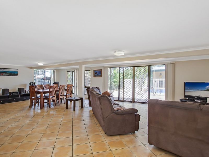 10 Canterbury Chase, Ashmore QLD 4214