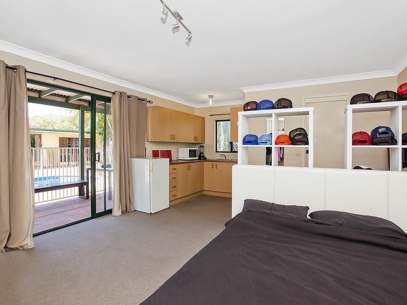 10 Canterbury Chase, Ashmore QLD 4214