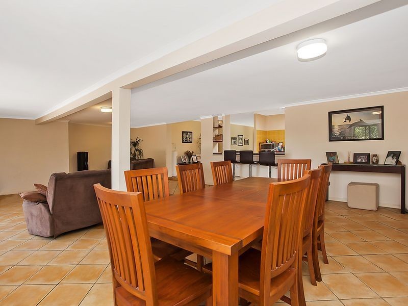10 Canterbury Chase, Ashmore QLD 4214