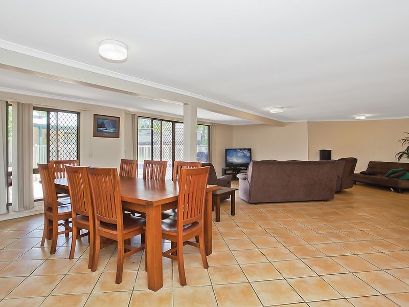 10 Canterbury Chase, Ashmore QLD 4214