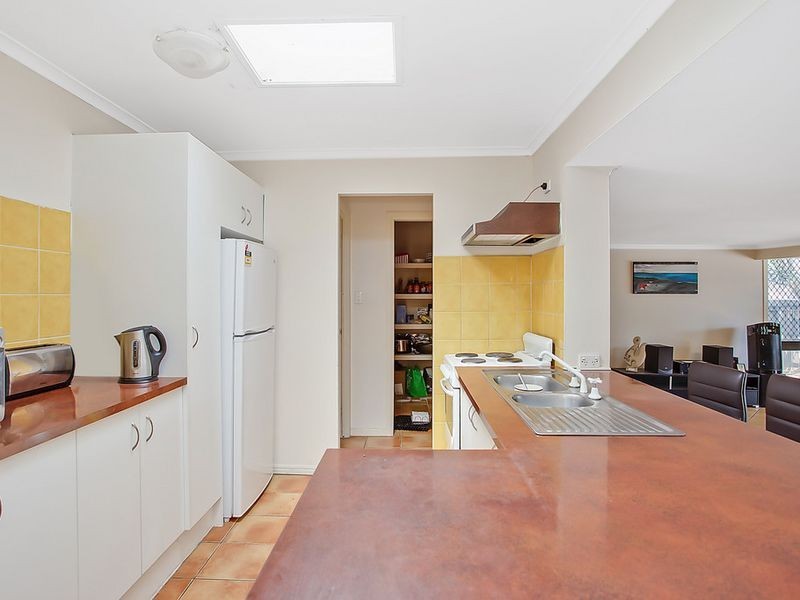 10 Canterbury Chase, Ashmore QLD 4214