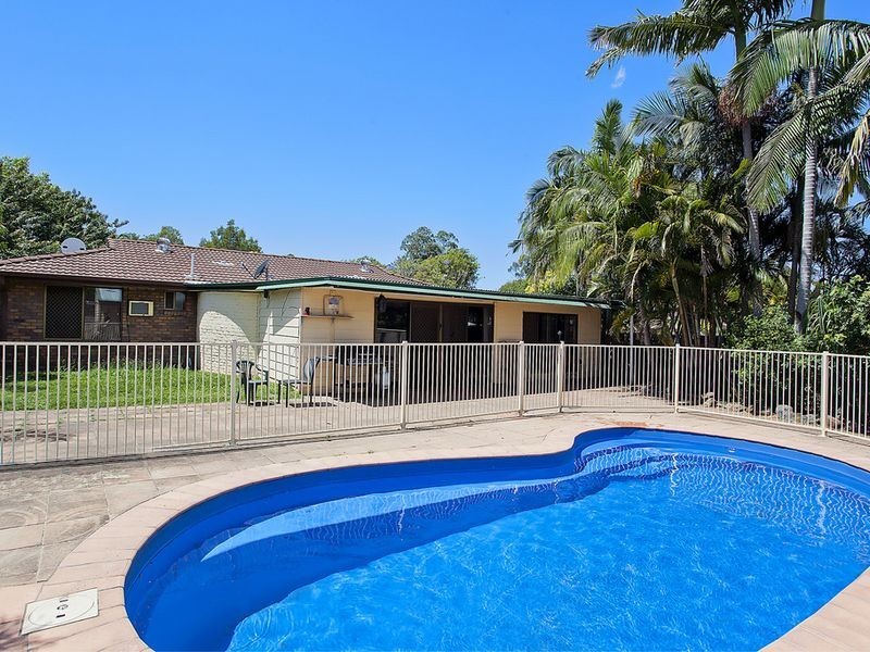 10 Canterbury Chase, Ashmore QLD 4214
