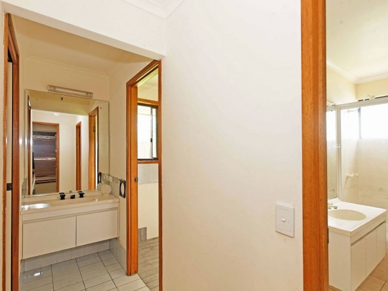 11 Cambridge Court, Carrara QLD 4211