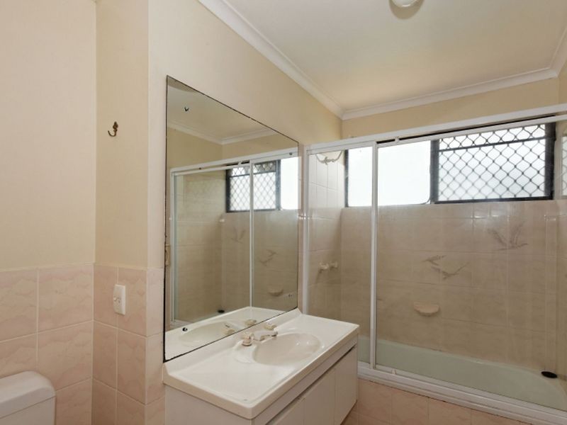 11 Cambridge Court, Carrara QLD 4211