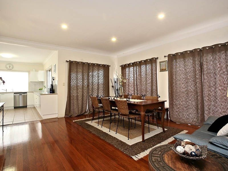 19 Trafalgar Street, Highland Park QLD 4211