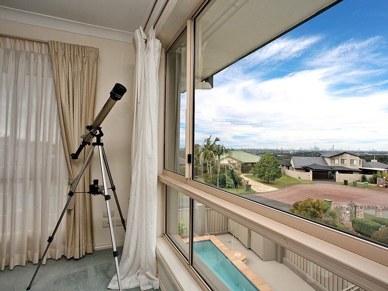 19 Trafalgar Street, Highland Park QLD 4211