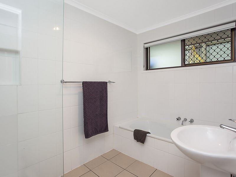 13 Richard Crescent, Highland Park QLD 4211