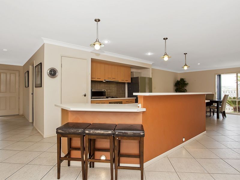 8 Hawker Street, Pacific Pines QLD 4211