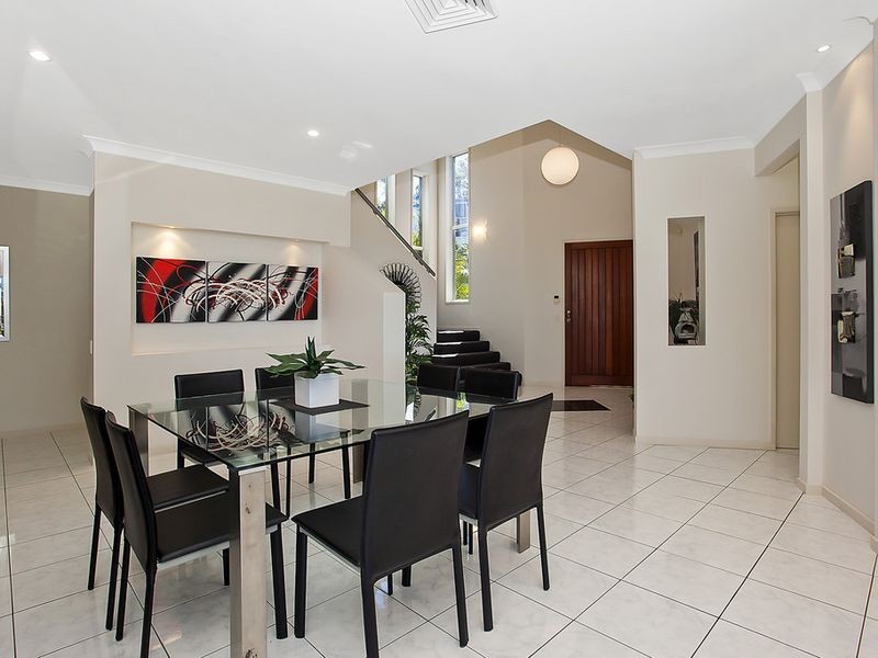 11 Chevron Rise, Highland Park QLD 4211