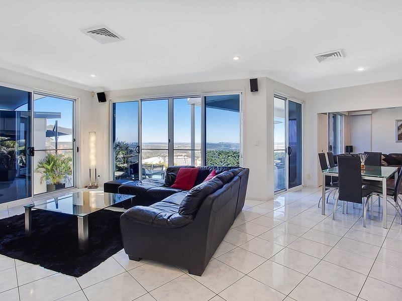 11 Chevron Rise, Highland Park QLD 4211