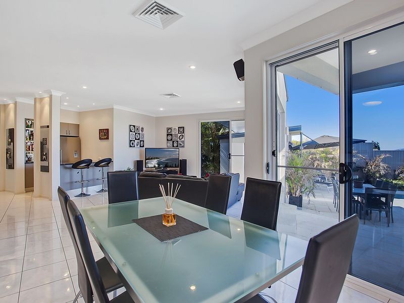11 Chevron Rise, Highland Park QLD 4211