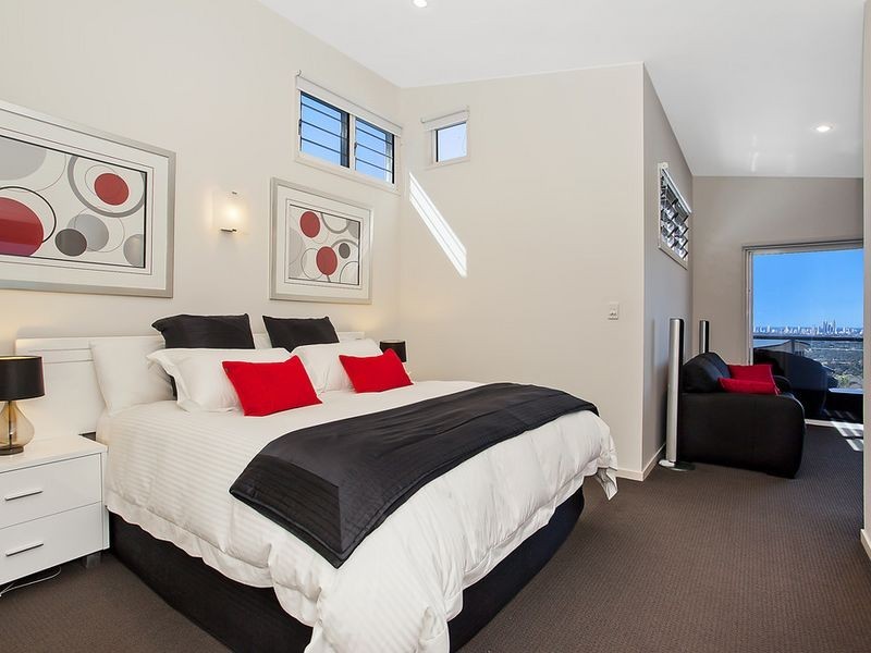 11 Chevron Rise, Highland Park QLD 4211