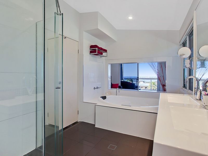 11 Chevron Rise, Highland Park QLD 4211