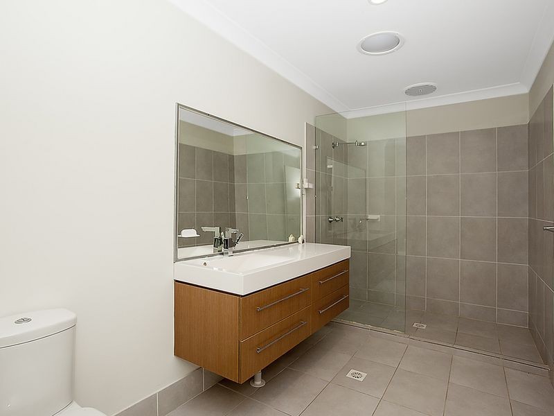 2/3 The Avenue, Nerang QLD 4211