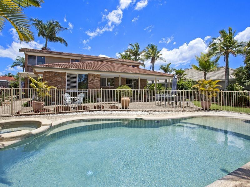 11 Elsemore Court, Carrara QLD 4211