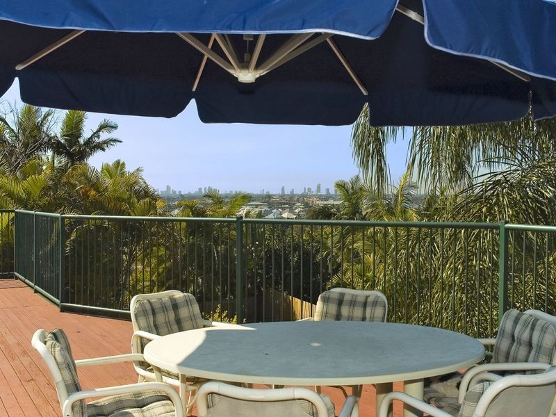 26 Summit Crescent, Carrara QLD 4211